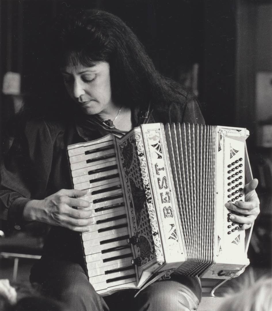 Marilyn, Accordion player